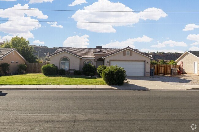 Building Photo - Cute 3 Bedroom 2 Bathroom Home