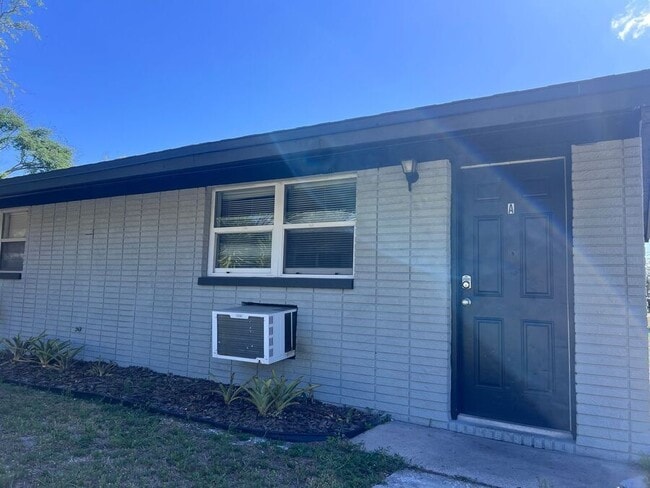 Building Photo - 9322 Grandfield Rd Unit A