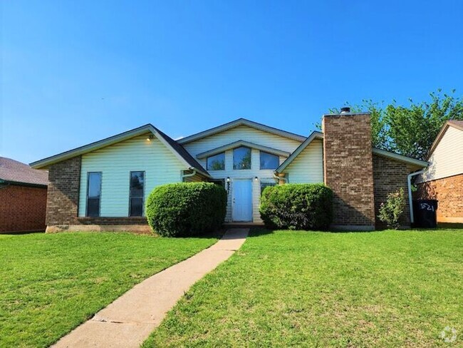 Building Photo - 3 Bedroom 2 Bathroom 2 Car Garage - Edmond Rental