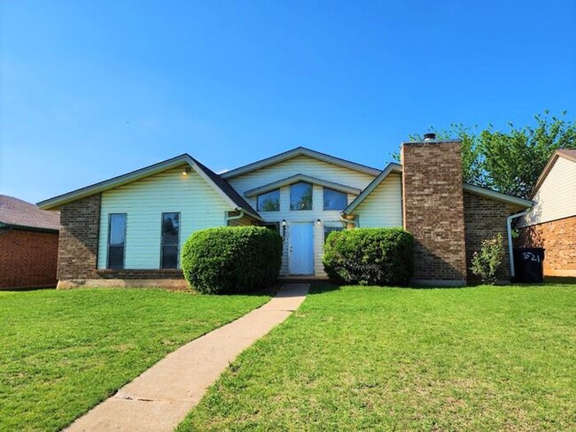 3 Bedroom 2 Bathroom 2 Car Garage - Edmond - 3 Bedroom 2 Bathroom 2 Car Garage - Edmond House