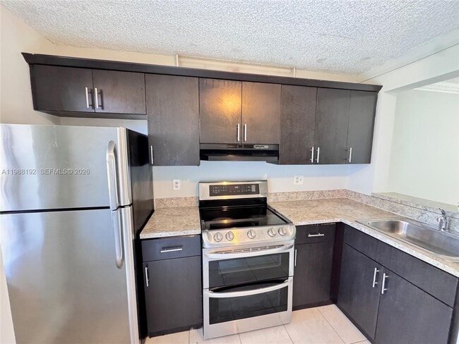 Building Photo - 95 NE 41st St Unit L174