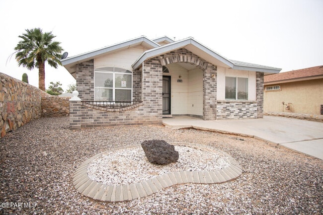 Photo - 10957 Chippendale Ave