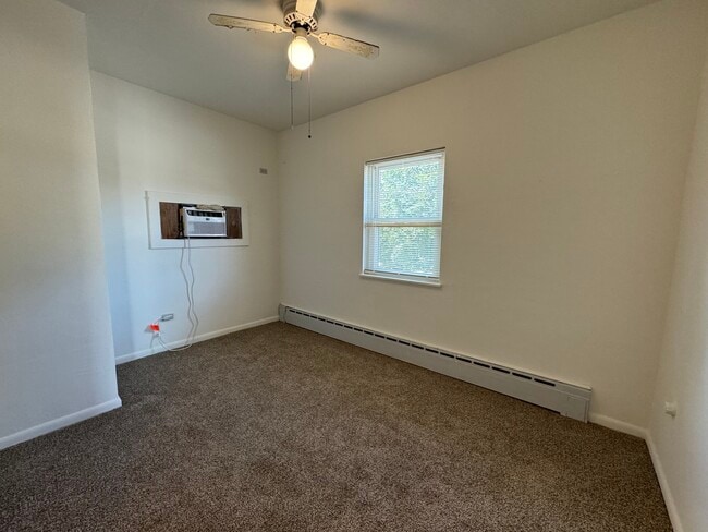 3s230 Warren Ave
