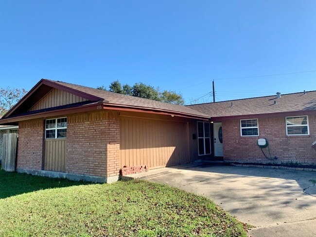 Photo - 4918 Branscomb Dr