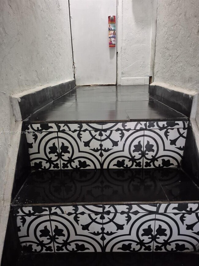 Building Photo - 66 W 13th St Unit 4