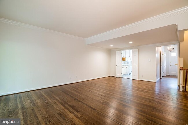 Photo - 3500 Hamlet Pl