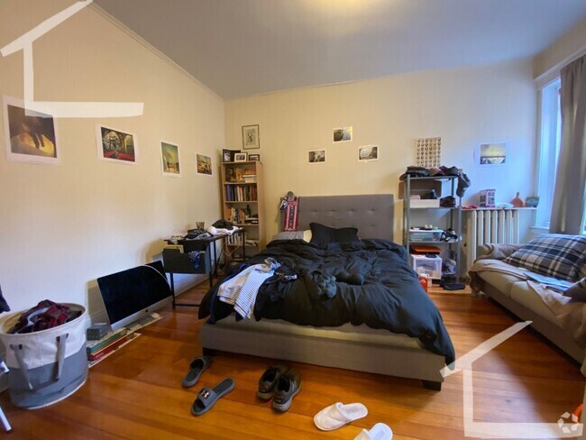 Building Photo - 3 Bedroom Rental