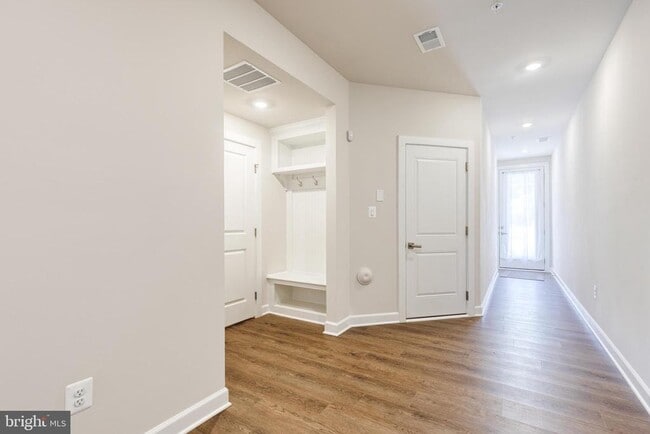 Photo - 200 Hickory Holw Ct