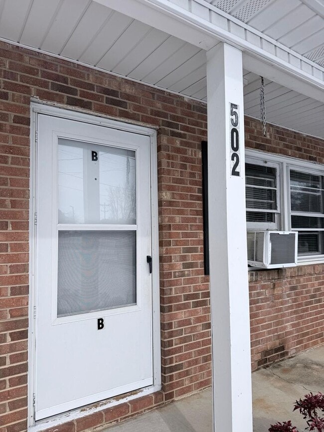 Building Photo - Playground Road Unit B