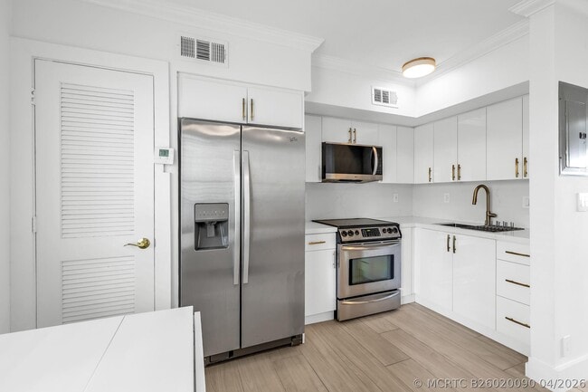 Photo - 924 SE 2nd St Unit 32