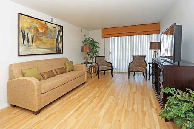 Photo - Crystal Lake Apartments