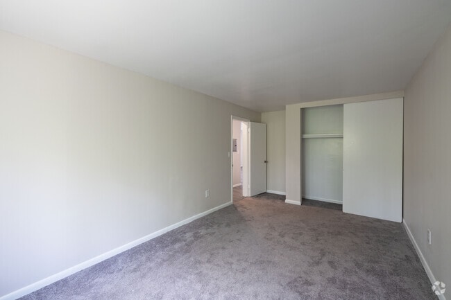 2BR, 1BA - 775SF - Deer Valley Apartments