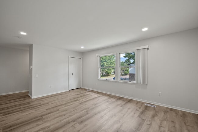 Photo - Chestnut Oaks Apartments