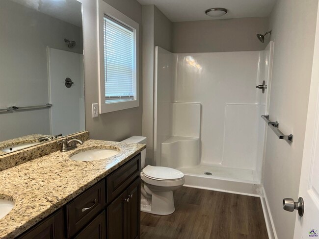 Photo - 122 Rolling Woods Cir