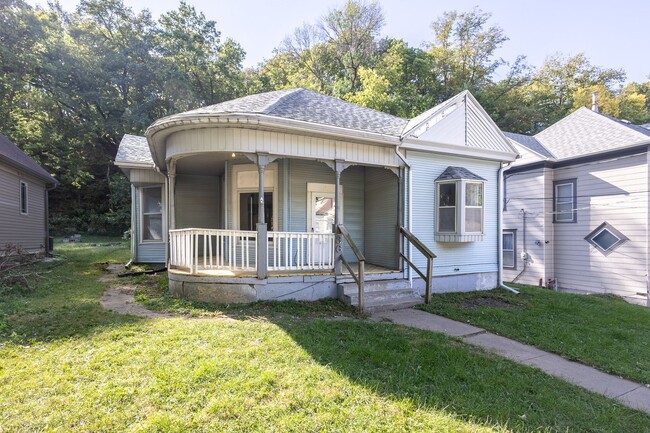 Adorable 3 Bed 1.5 Bath Single-Family Home - Adorable 3 Bed 1.5 Bath Single-Family Home