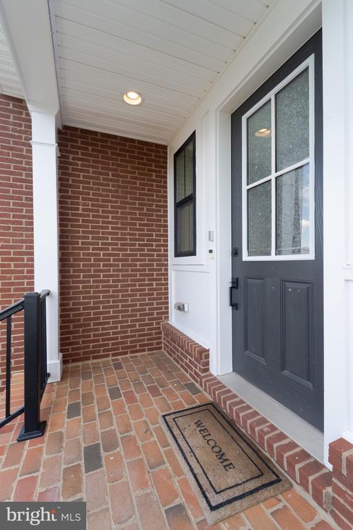 Building Photo - 41935 Spring Air Dr