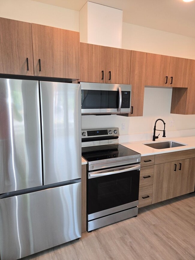 Photo - Sleek & Chic! 2 level 2 Bed/1.5 ba 814 Sf