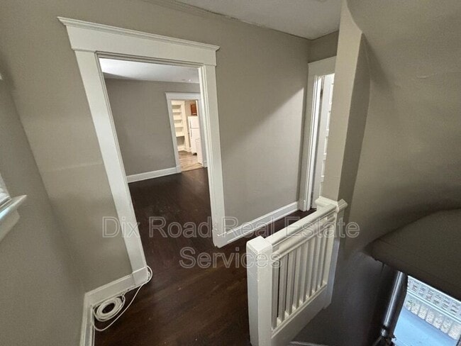 Photo - 1852 Hewitt Ave