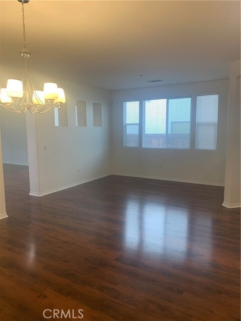 Photo - 425 Deodar St