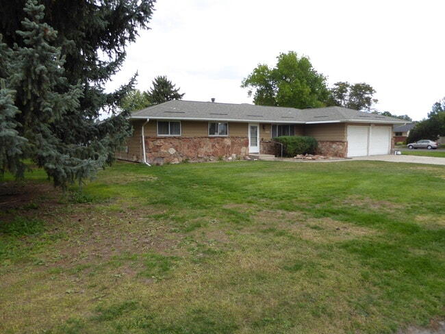 Photo - 3400 E Locust St