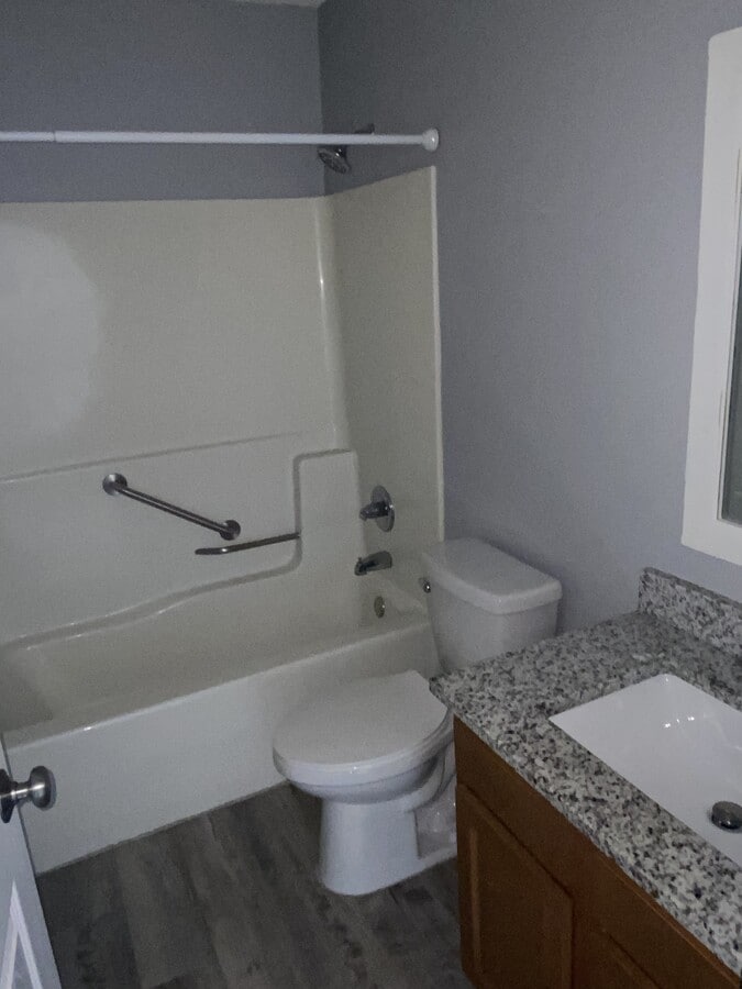 Photo - 535 Huron Dr W Unit C