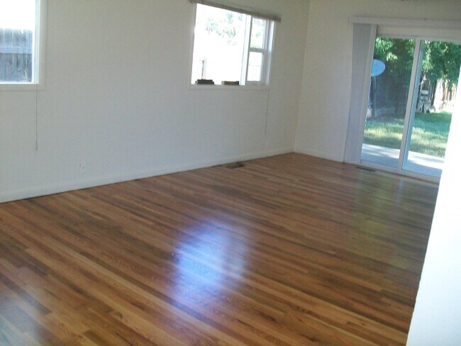 Photo - 1912 W Elizabeth St