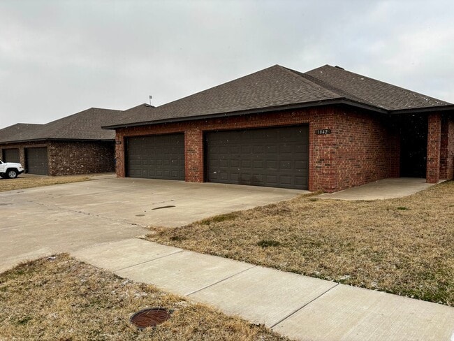 Photo - 3br 2ba duplex with 2 car garage!!