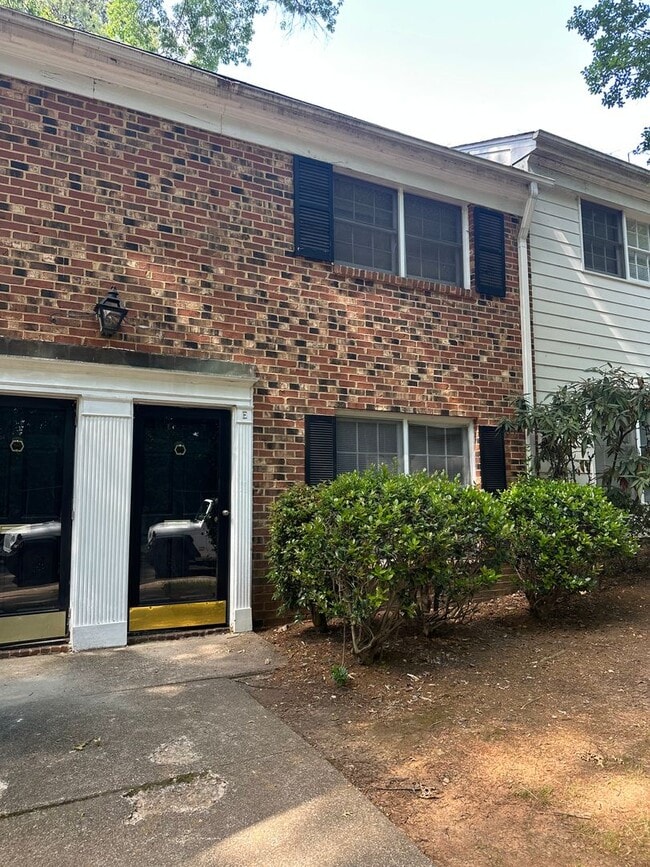 Building Photo - 2 Bedroom/ 2 1/2 Bath Condo In Georgetown