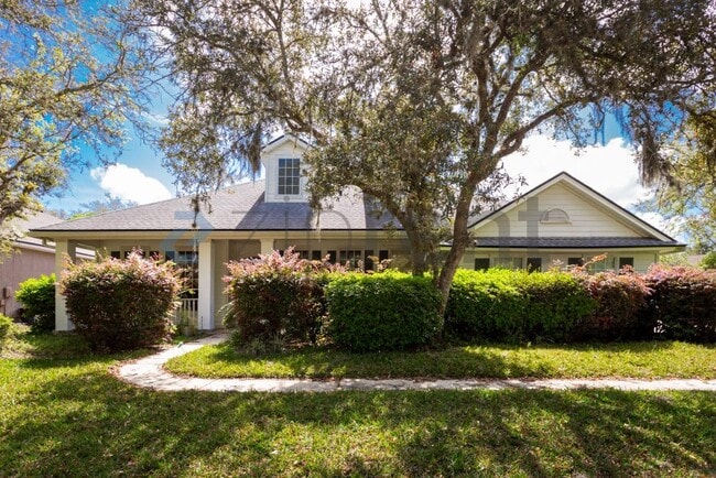 Building Photo - 168 Oak Common Ave