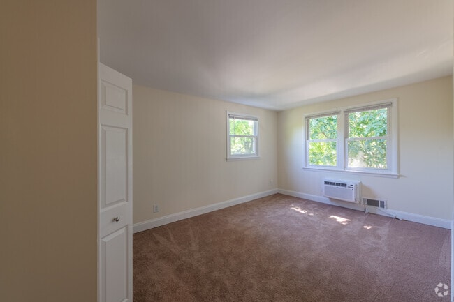 2 BR 1 BA Townhome