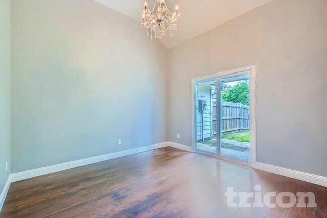 Photo - 725 Rawlins Dr