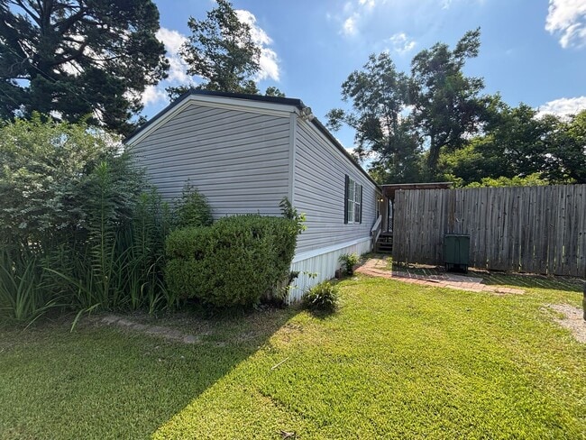 4 BEDROOM HOME WITH NEW FLOORING - 4 BEDROOM HOME WITH NEW FLOORING