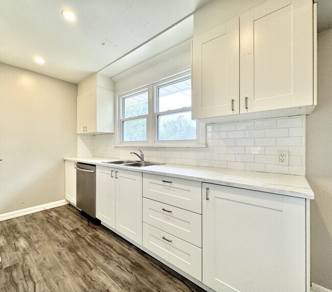 Photo - 115 Marigold St