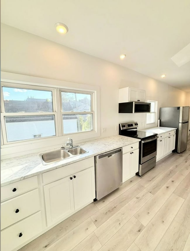 Building Photo - For Rent – Newly Renovated 2 Bedroom, 2 Ba...