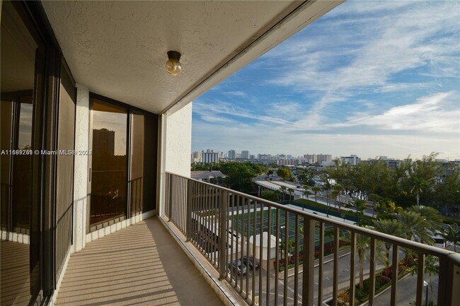 Photo - 300 Three Islands Boulevard Unidad 308 Rental