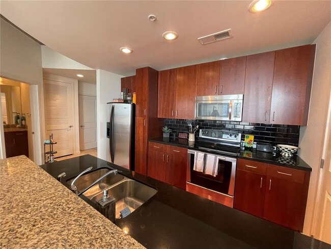 Photo - 155 S Court Ave Unidad 2016