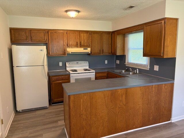 Photo - 143 W Victoria Ct Unit Apt A