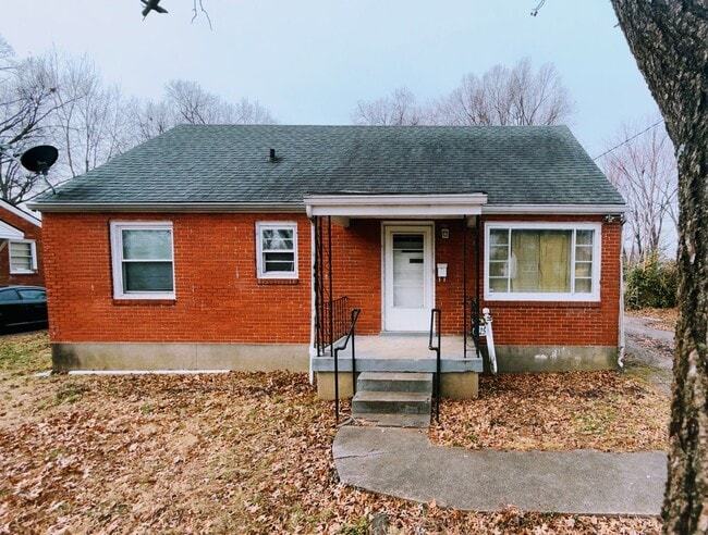 Building Photo - 4 Bedroom 1 Bathroom Home