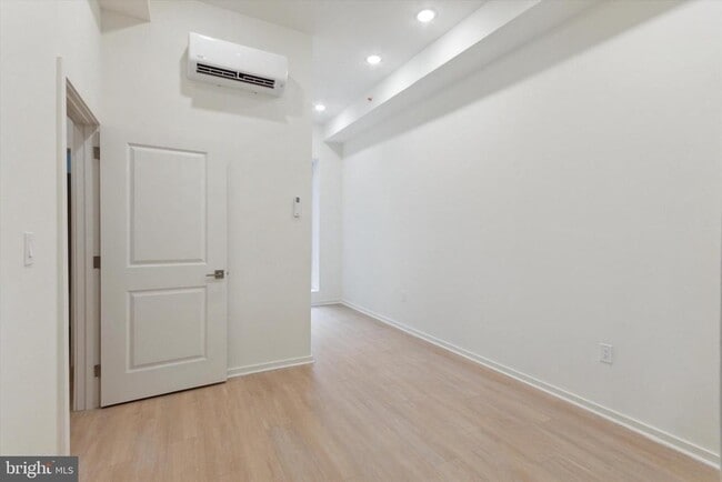 Photo - 245 N 12th St