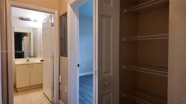 Photo - 374 NE 27th Ave Unidad 203