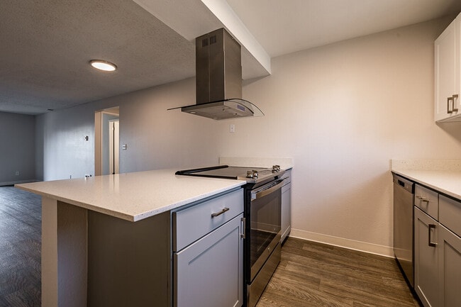 1202 Pearl