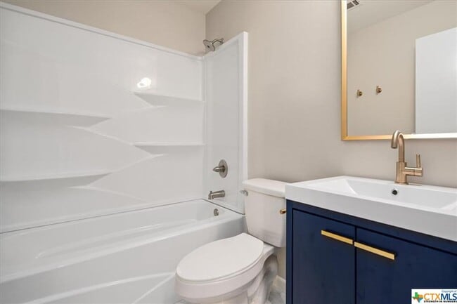 Photo - 1204-1204 Hillyer St