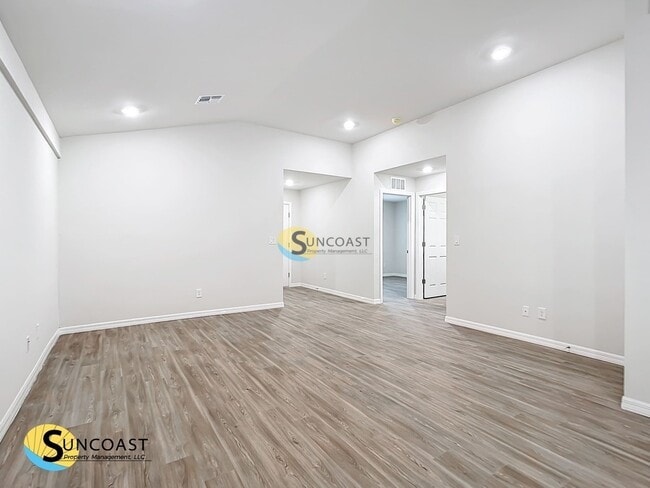 Photo - 179 Lomond Dr