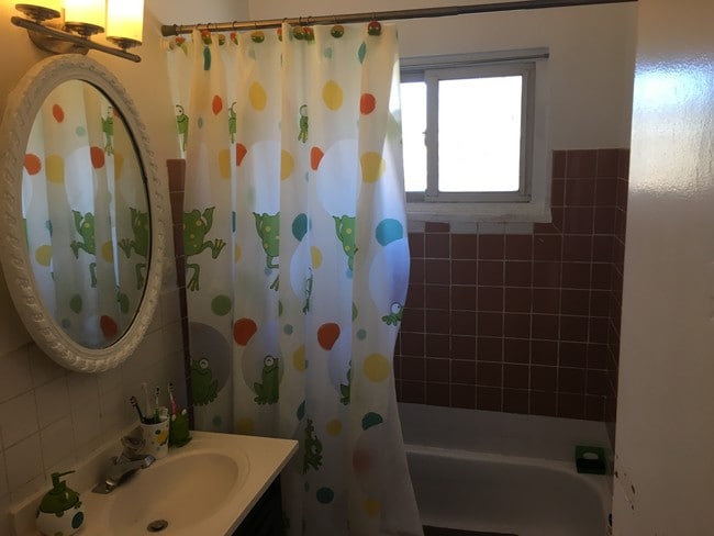 Photo - 1435 Hervey Ave