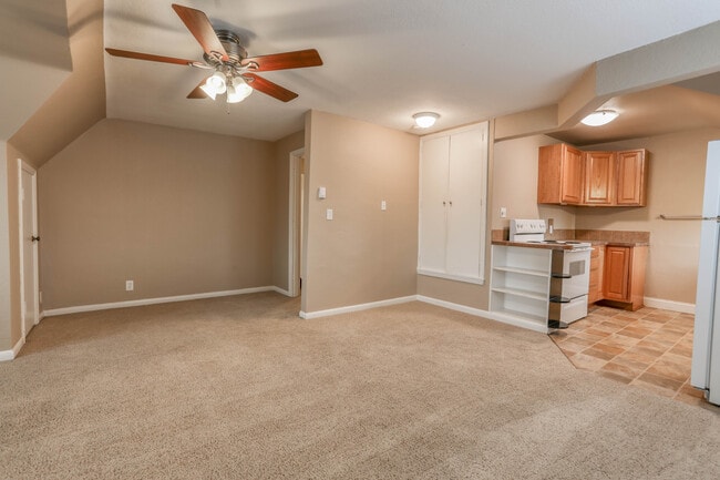 Photo - 3919 Creston Ave Unidad 3