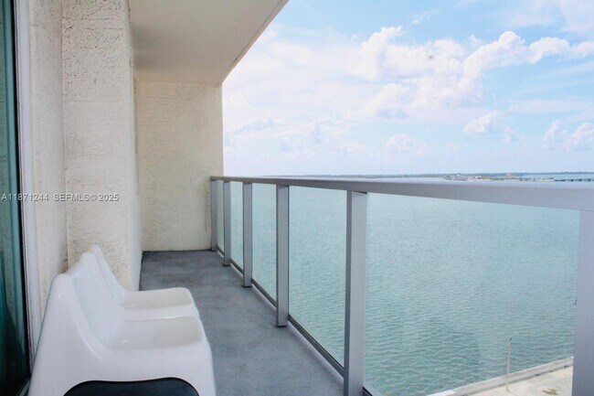 Building Photo - 1155 Brickell Bay Dr Unit 1205