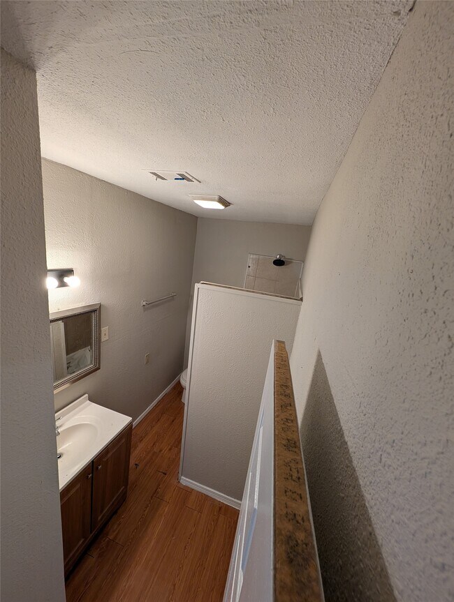 Photo - 2125 Nora St