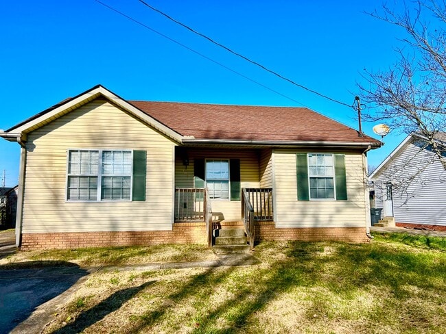 Building Photo - 3 Bedroom 2 Bathroom Home!!