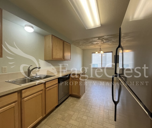Availability at the Vineyards! 2 Bedroom 2 Bath ~ 2nd Floor Apartment **$200.00 Off 2nd Months Re...
