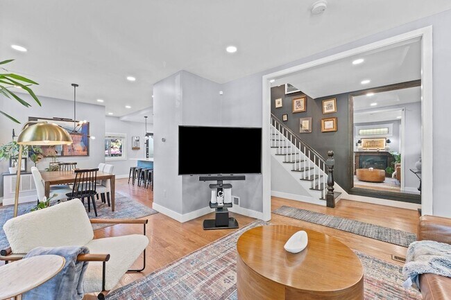 Photo - 76 Condict St